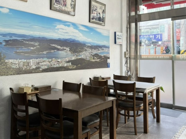통영시 호동식당 내부 인테리어