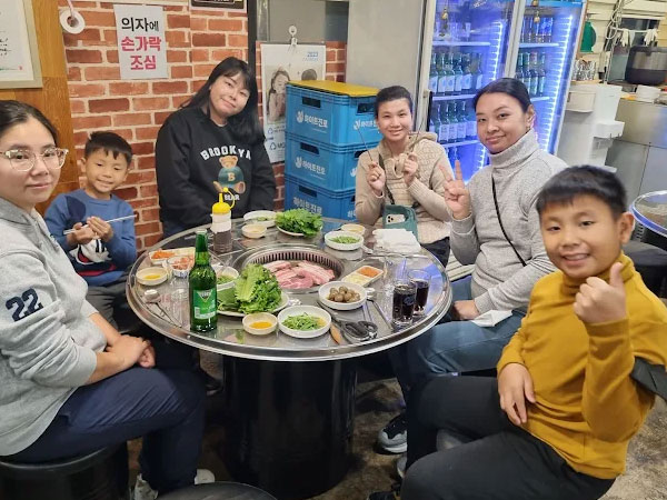 용산구 생고기 통술집 내부 인테리어