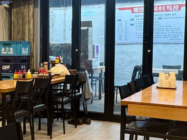 중구 산골막국수 내부 인테리어