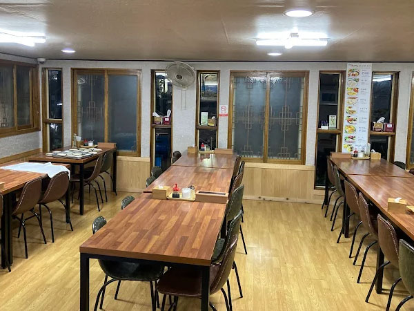 춘천시 부안막국수 내부 인테리어