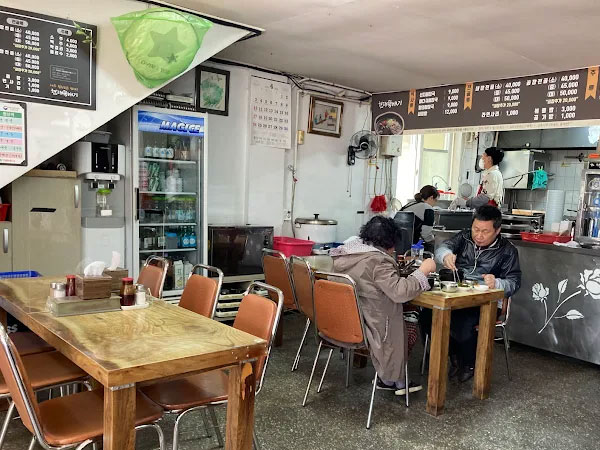 춘천시 현대뚝배기 내부 인테리어