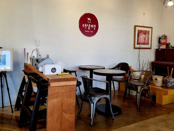제천시 덩실분식 내부 인테리어