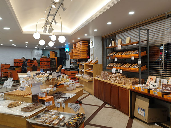 전주시 완산구 PNB 풍년제과 본점 내부 인테리어
