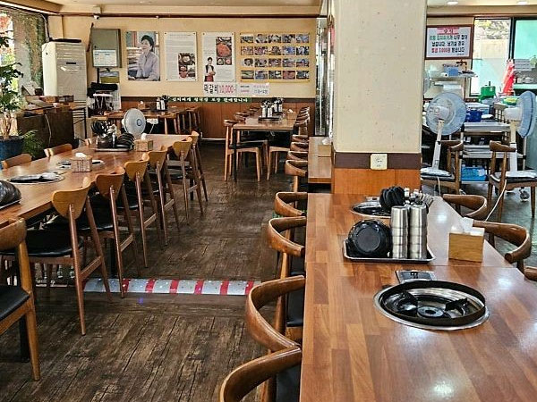 전주시 완산구 엄마손김치찌개 내부 인테리어