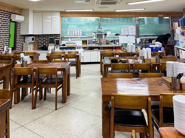 군산시 장미칼국수 내부 인테리어