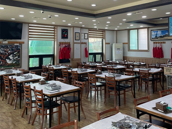 달성군 손중헌원조논메기매운탕 내부 인테리어