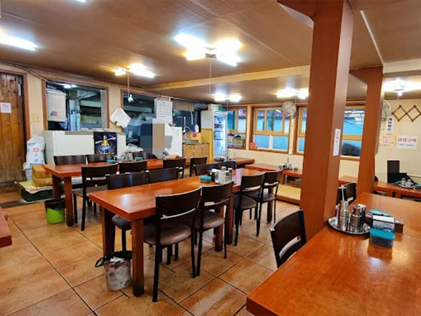 마포구 굴다리식당 내부 인테리어