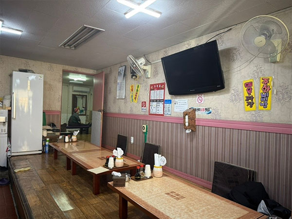 포항시 남구 청운반점 내부 인테리어
