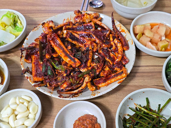 경주시 경주단골식당 내부 인테리어