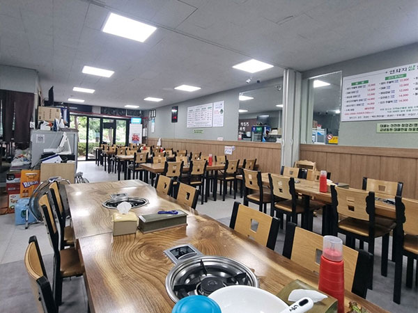 김천시 연화지쌈밥 내부 인테리어