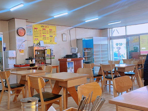 구미시 산동칼국수 내부 인테리어