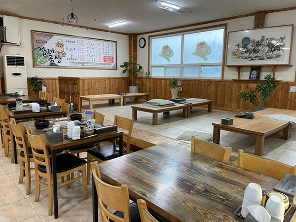 경산시 삼대곰탕 내부 인테리어