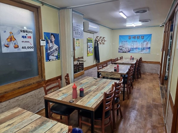 경산시 동해횟집 내부 인테리어