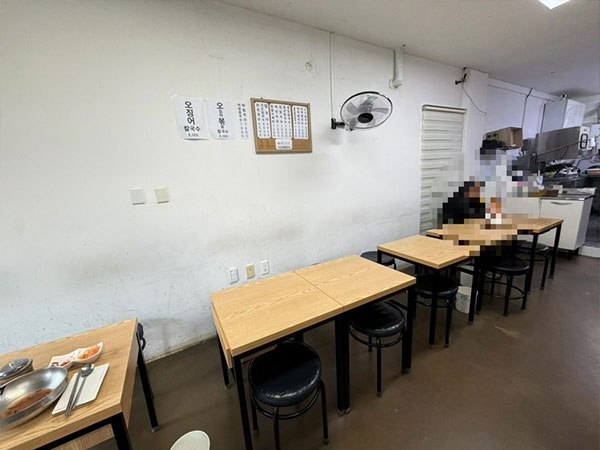 경산시 갓국수 내부 인테리어