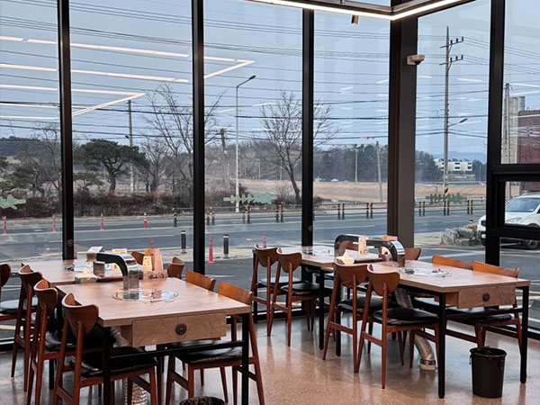 경산시 옛진목식육식당 내부 인테리어