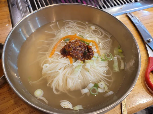 인산인해 능이버섯불고기 전골