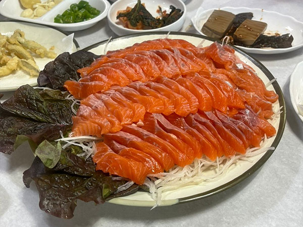 용궁산장 송어회