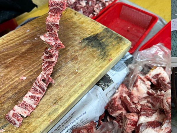 낙영찜갈비 본점 갈비 손질