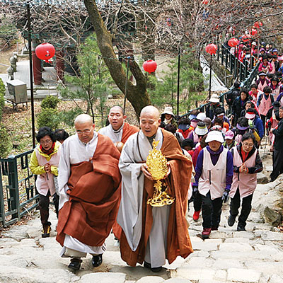 연주암: 관악산 영봉에 서린 간절한 기도, 구름 위 절벽에서 마주하는 치유의 풍경